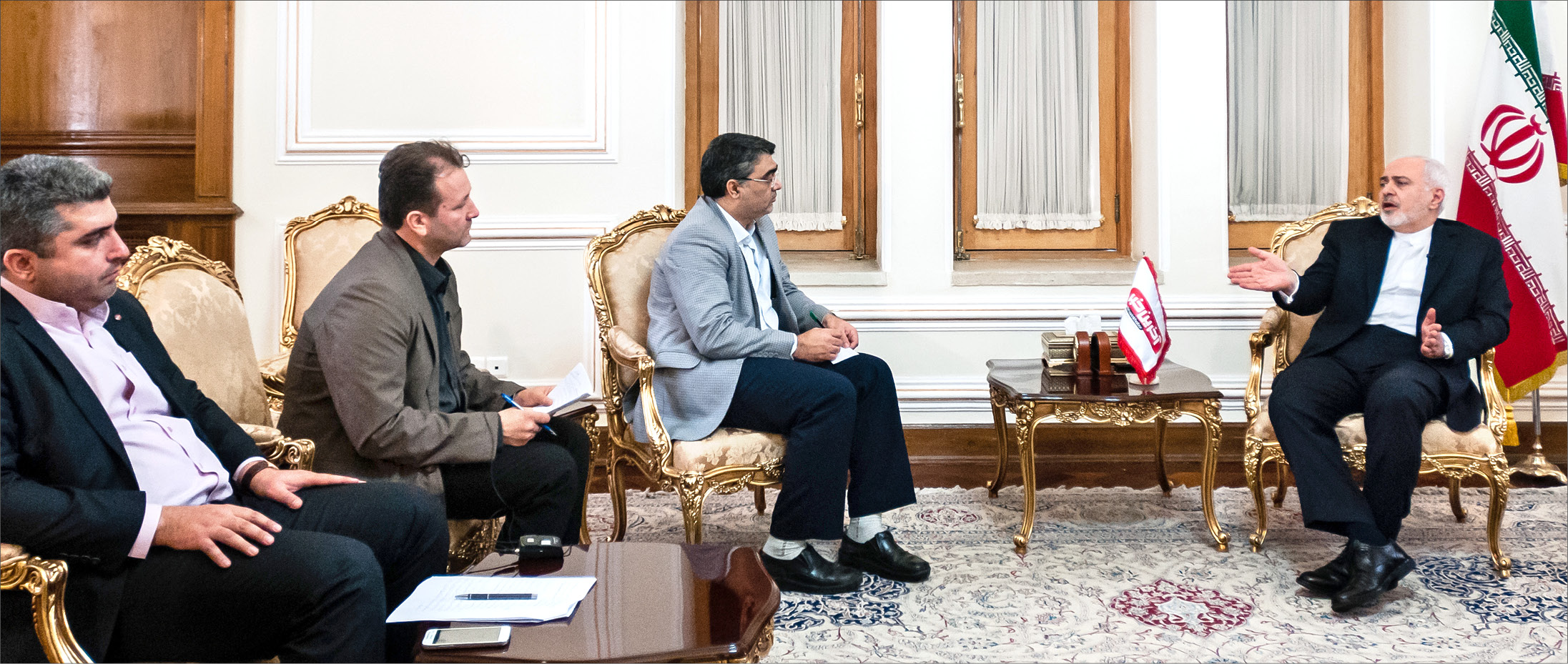 گفت‌وگوی صریح و چالشی با محمد جواد ظریف؛ دنبال ۱۴۰۰ نیستم، تعهد محضری بدهم؟