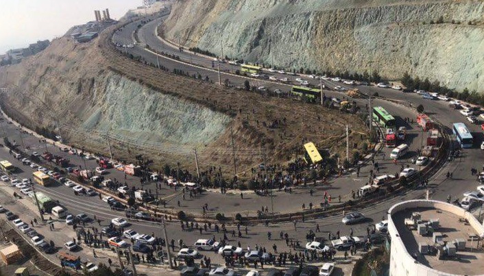 واژگونی اتوبوس در دانشگاه علوم و تحقیقات/ حادثه ۳۵ کشته و مصدوم برجای گذاشت