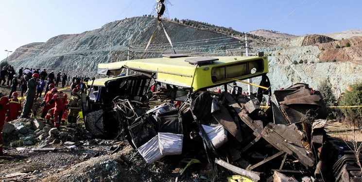 خانواده های فوتی های حادثه روزگذشته دانشگاه آزاد به پزشکی قانونی کهریزک مراجعه کنند