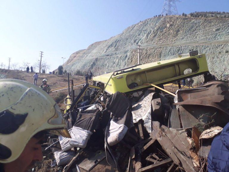 تعداد مصدومان بستری شده حادثه واژگونی اتوبوس واحد علوم و تحقیقات/ ۸ نفر مرخص شدند
