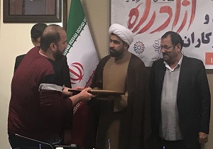 تجلیل از عوامل و دست اندرکاران نمایش آزاد راه در یزد