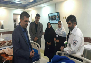 عیادت رییس مرکز فوریت‌های پیش بیمارستانی دانشگاه علوم پزشکی مازندران از مصدومین واژگونی مینی بوس در گلوگاه