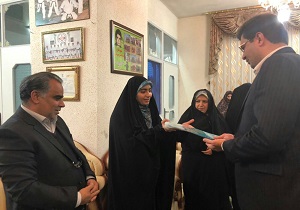 تجلیل از دانش آموزان برتر مسابقات کتابخوانی در مهریز