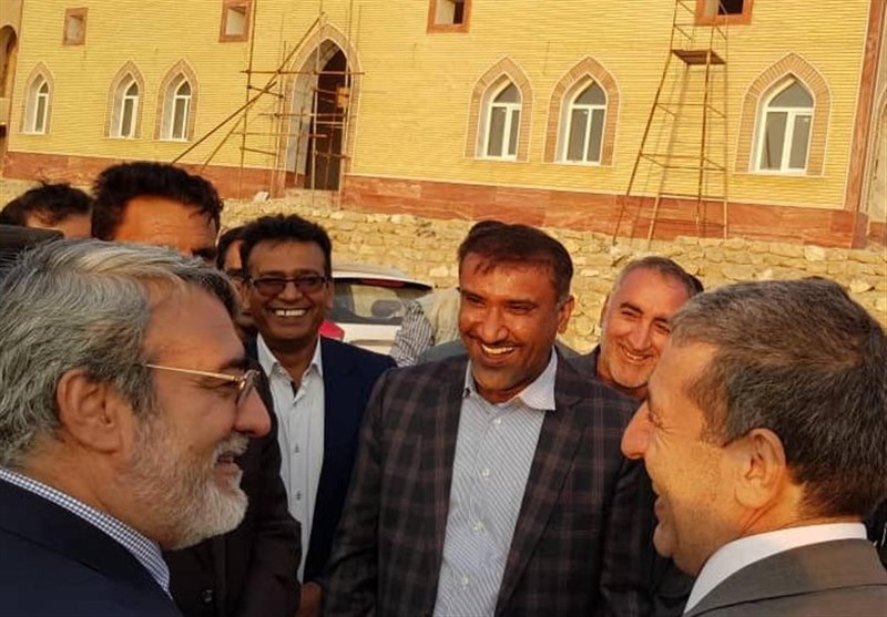 وزیر کشور از روستای بوالخیر تنگستان بازدید کرد