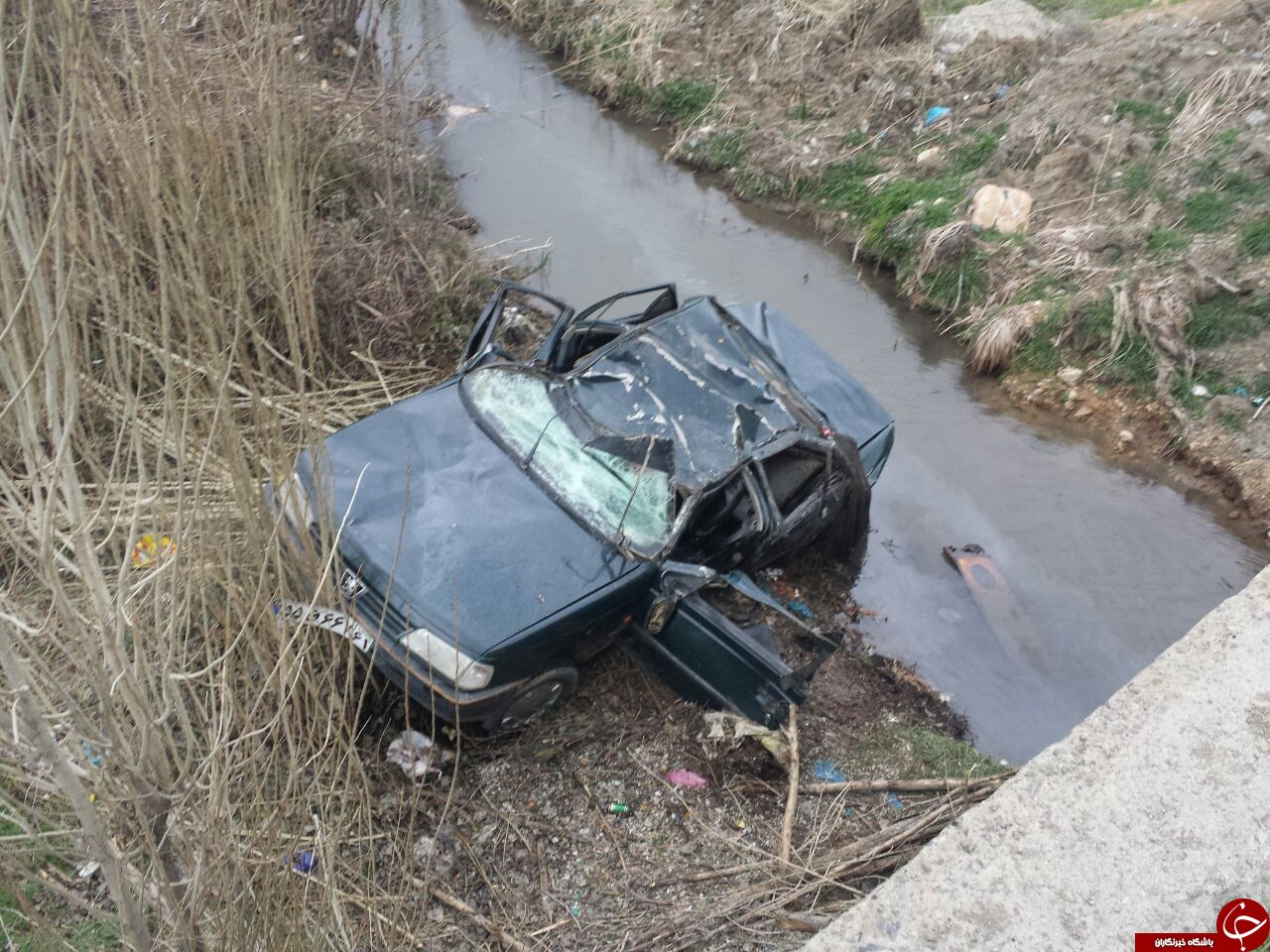 بر اثر حادثه واژگونی خودرو ۶نفر راهی بیمارستان شدند+تصاویر
