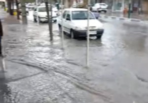 آبگرفتگی شدید معابر در «گیلانغرب» + فیلم