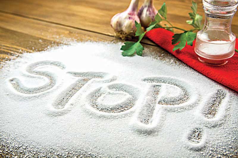 کدام یک پوکی استخوان می&zwnj;آورد؟ نمک، فلفل یا شکر؟