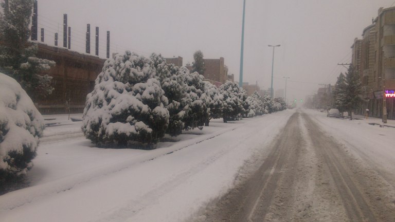 محور روستایی باداملو بخش باروق در شهرستان میاندواب زیر بارش شدید برف