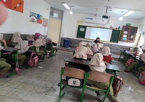 برگزاری نشست قصه گویی از کتاب قصه‌های آذر در مدرسه دخترانه ۲۲ بهمن بهبهان