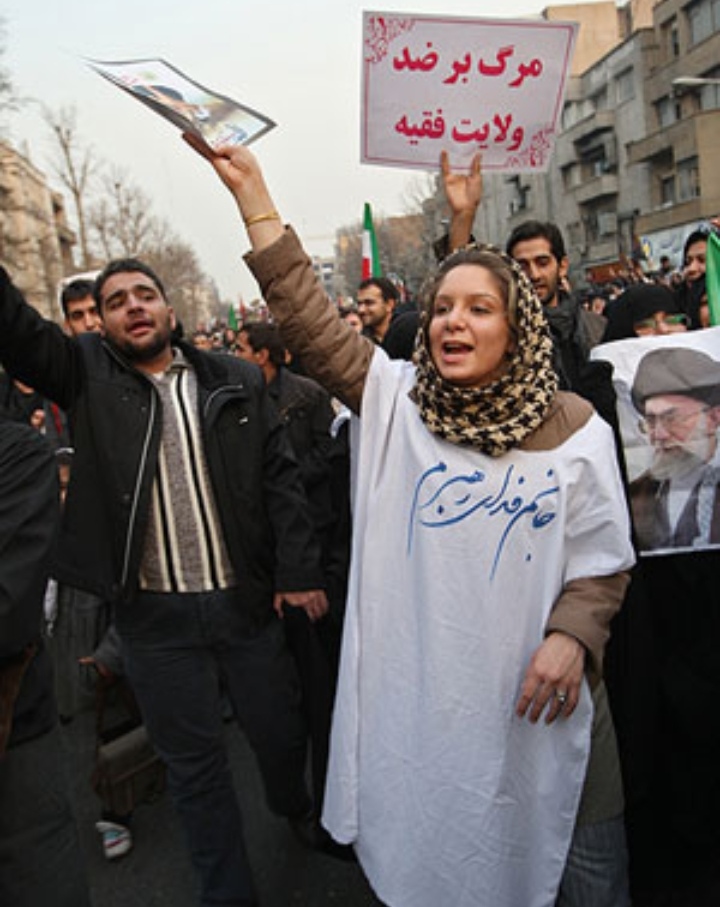 خروش ملت ایران در دفاع از نظام جمهوری اسلامی/بصیرت که نباشد حسین (ع) به مسلخ کربلا کشانده می شود/حماسه ۹ دی رهایی از پرتگاه جنگ داخی