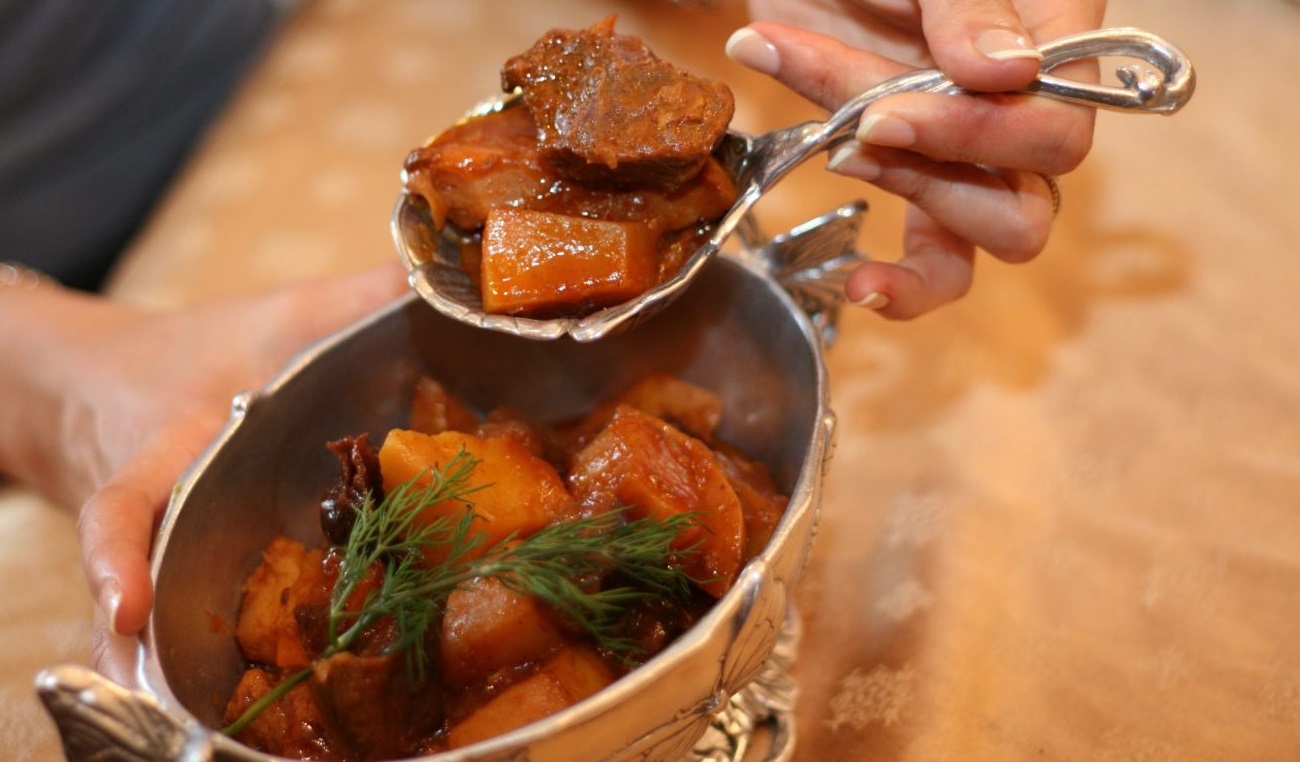 خورش فوق العاده مفید برای زنان باردار/ درمان مشکلات گوارشی با یک غذای محلی