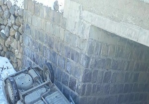 سقوط خودروی حامل دانش آموزان از پل روستاى فيروزيان + اسامی مصدومان