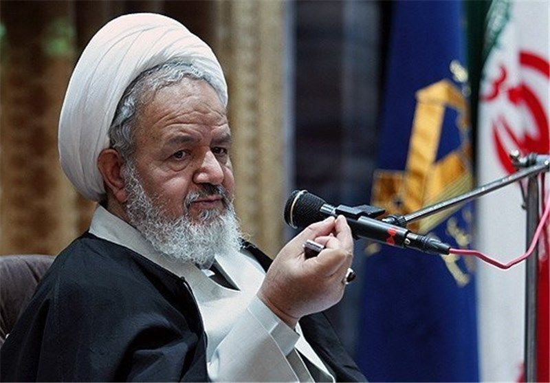 طراحان فتنه در حاشیه هستند/فتنه نرم می‌تواند مردم را از اوج خداپرستی به کفر بکشاند