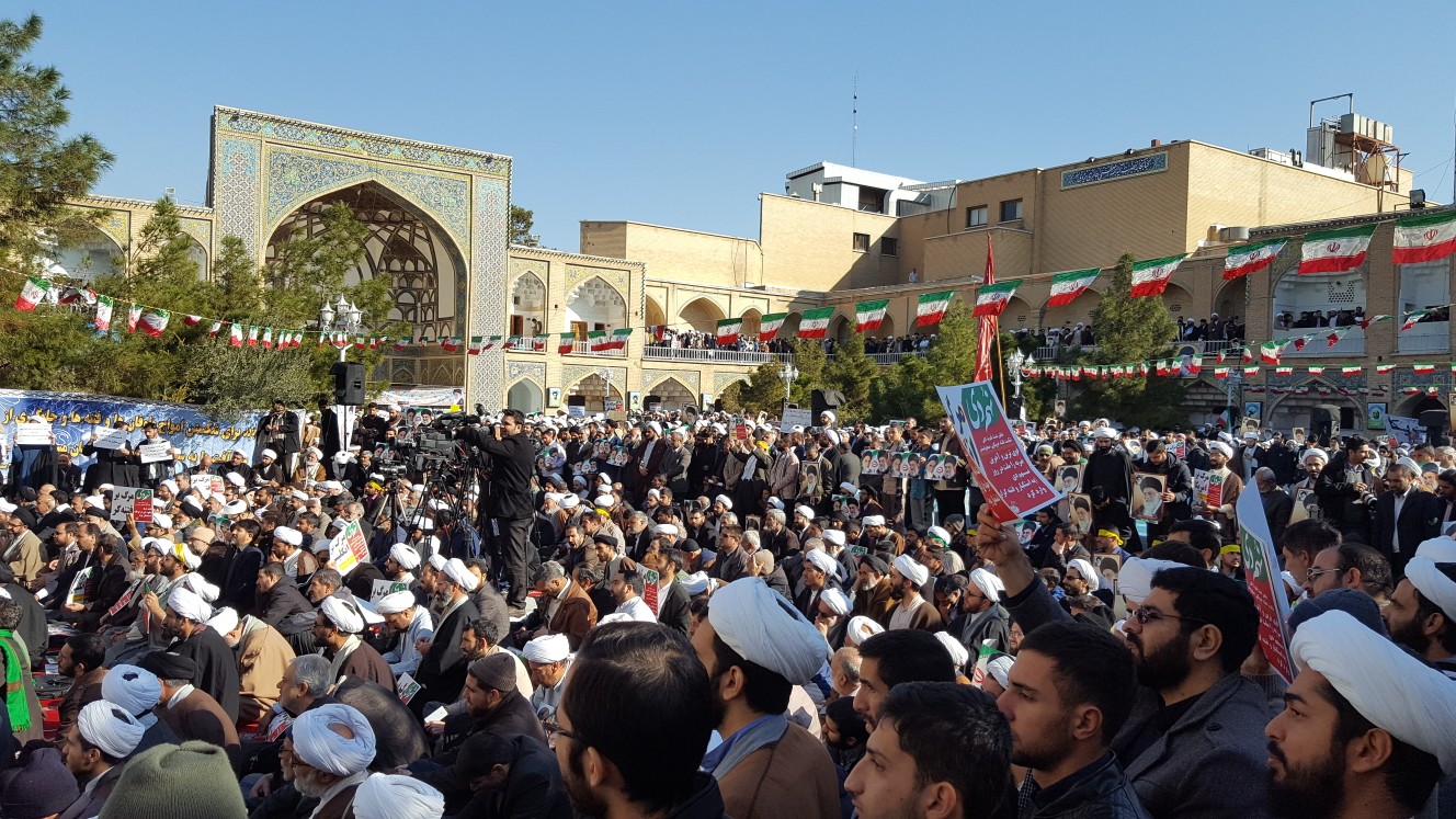 دشمنان آرزوی جدایی حوزه علمیه و نظام اسلامی را به گور خواهند برد/ملت ایران دشمنان راخسته کرده وخود خسته نمی شود