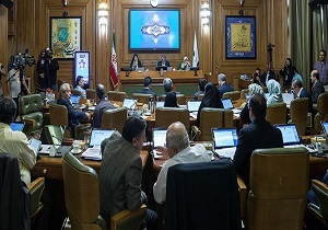 از شنیده شدن فریادهای رئیس شورا در راه&zwnj;پله&zwnj;های ساختمان بهشت تا عذرخواهی از خبرنگاران