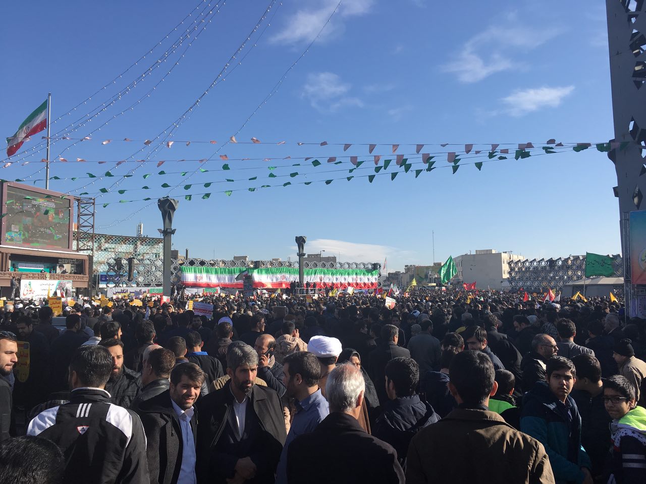 صدای مرگ بر آمریکای مردم در میدان امام حسین(ع) طنین&zwnj;انداز شد/حضور پررنگ نسل چهارمی&zwnj;ها در آستانه چهل&zwnj;سالگی انقلاب