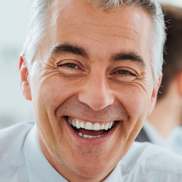 تست شخصیت شناسی: خنده چه کسی در این تصویر واقعی نیست؟