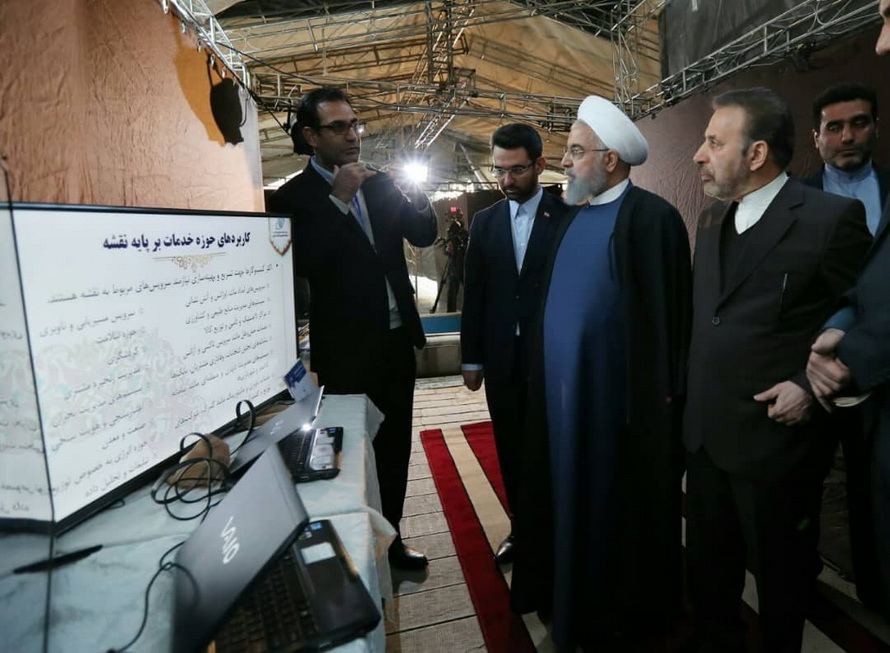 بازدید دکتر روحانی از نمایشگاه کسب و کارهای آینده
