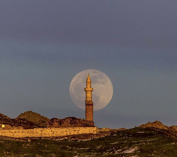 نخستین &laquo;خسوف خونین گرگینه&raquo; سال ۲۰۱۹ در نقاط مختلف جهان + تصاویر