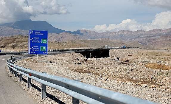 شهرستان آبدانان به آزادراه پل زال متصل می شود