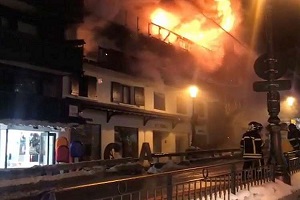 دست‌کم ۱۰ کشته و زخمی بر اثر حمله انتحاری در مسیر کاروان نیرو‌های آمریکایی در سوریه