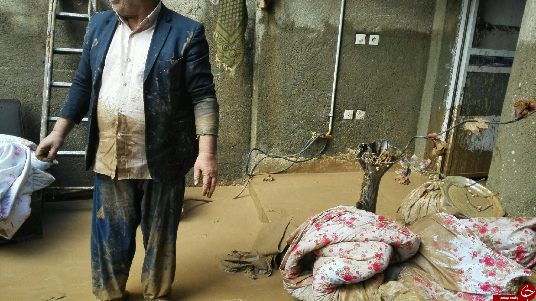 آبگرفتگی منازل ۳۰۰ خانوار در خرم آباد