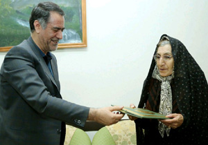 ملت ایران پیروز جنگ اقتصادی و رسانه‌ای است/ مسئولان پاسدار حرمت خون و ایثار شهدا باشند