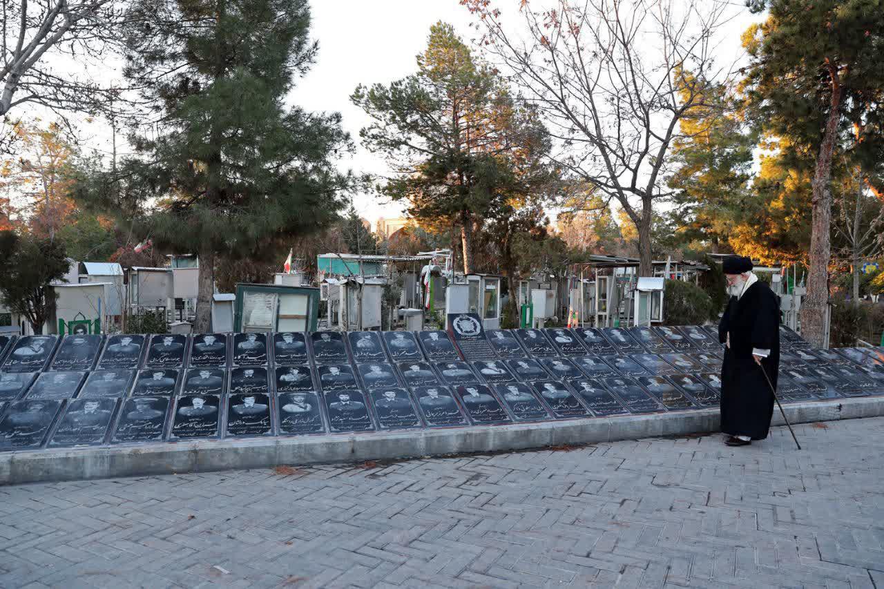 حضور رهبر انقلاب در گلزار شهدای تهران +تصاویر