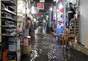 آبگرفتگی معابر بازار توپخانه با اندکی بارندگی + فیلم