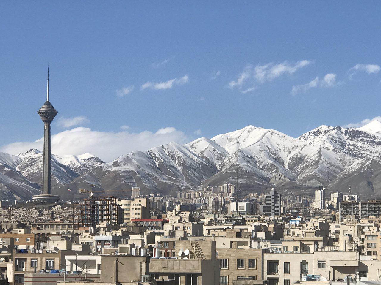 هوای پایتخت در ۱۰ بهمن/ هوای تهران سالم است