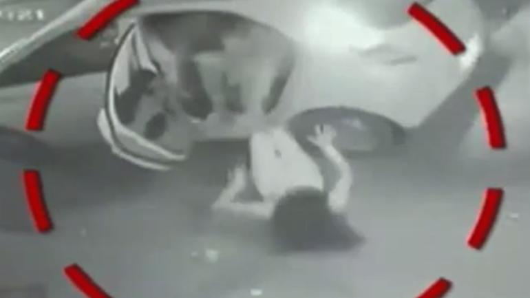 لحظه وحشتناک ربودن عروس از مقابل آرایشگاه ! + فیلم//