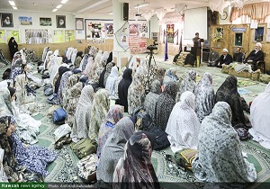برای رفع مشکلات کشور و جوانان همه مسئولان تلاش کنند