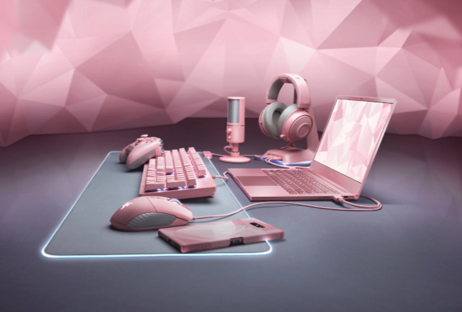 لپ&zwnj;تاپ گیمینگ صورتی Razer مخصوص ولنتاین +تصویر
