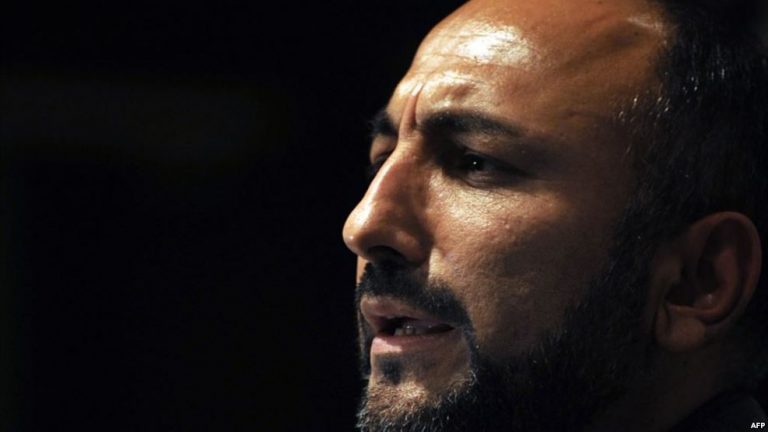انتقاد شدید &laquo;اتمر&raquo; از سیاست دولت افغانستان در روند صلح با طالبان