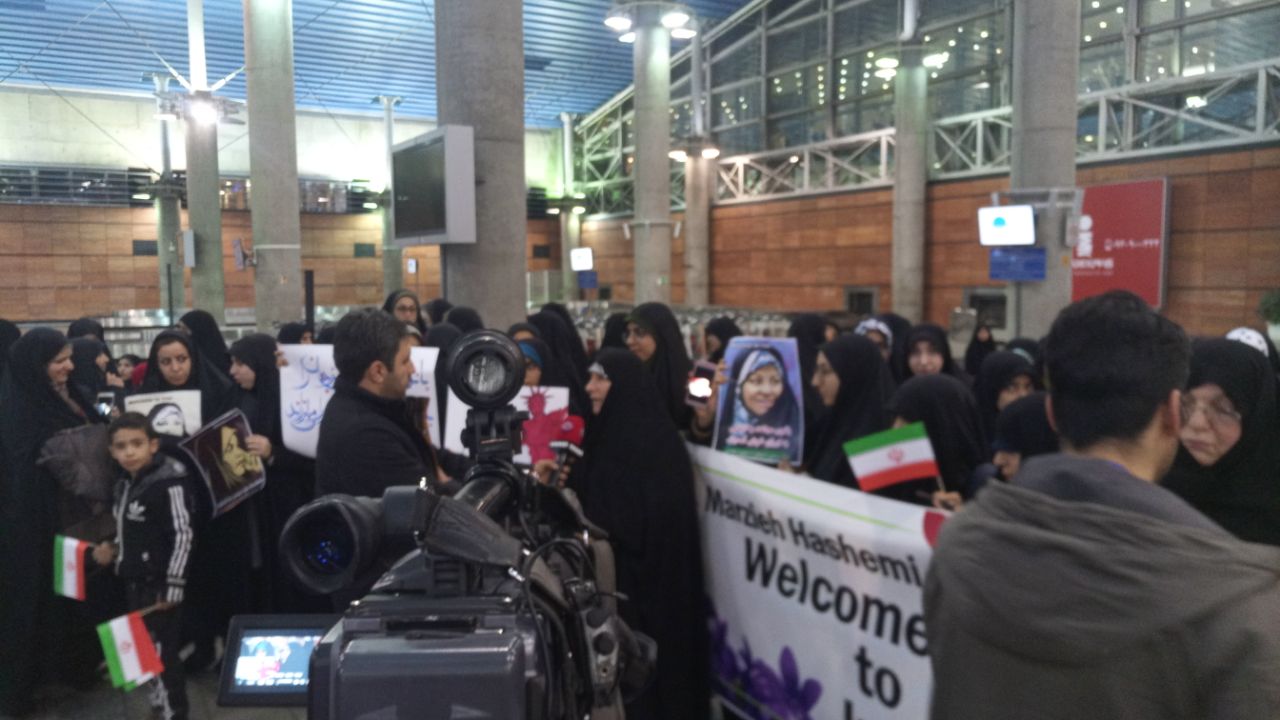 لحظه به لحظه با گزارش ورود مرضیه هاشمی به کشور لحظه به لحظه با گزارش ورود مرضیه هاشمی به کشور
