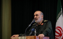 پرتاب ماهواره ظفر در سال آینده/&zwnj;محموله ۳۰ تنی کیک زرد به تاسیسات هسته&zwnj;ای اصفهان رسید/