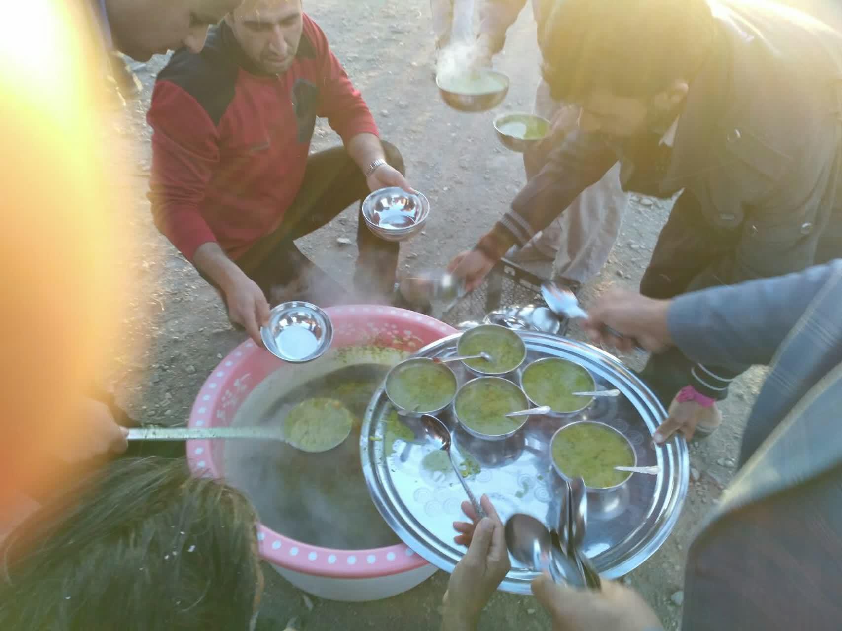 جشنواره ورزشی و طبخ خوراکی های سنتی در روستای کهنوج رابر + تصاویر