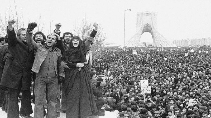 تفاوت عزت ایرانی در دوره پهلوی با دوره انقلاب اسلامی + فیلم