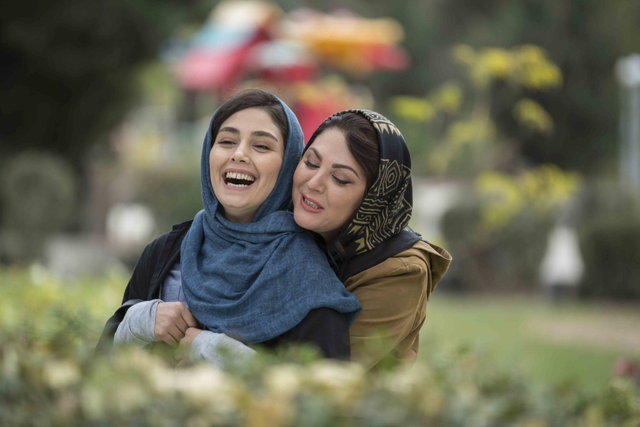 خبرنگاران به کیومرث پور احمد برای ساخت «تیغ و ترمه» انتقاد کردند/ درب های بسته پارکینگ جشنواره به روی اهالی رسانه