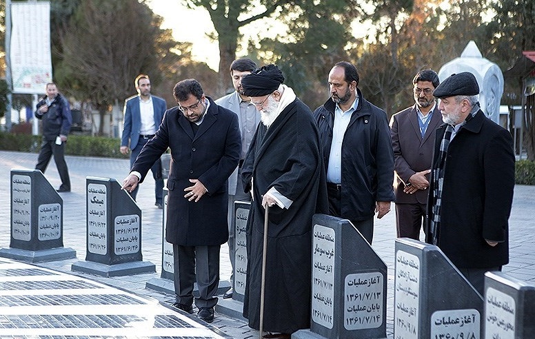چرا رهبر انقلاب با یکسان سازی قبور شهداء مخالفت هستند؟