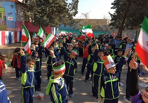 برگزاری مراسم روز ۱۲ بهمن توسط دانش‌آموزان در قزوین + فیلم