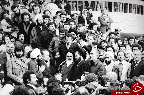 مجموعه تصاویری از اولین لحظات ورود امام به خاک وطن