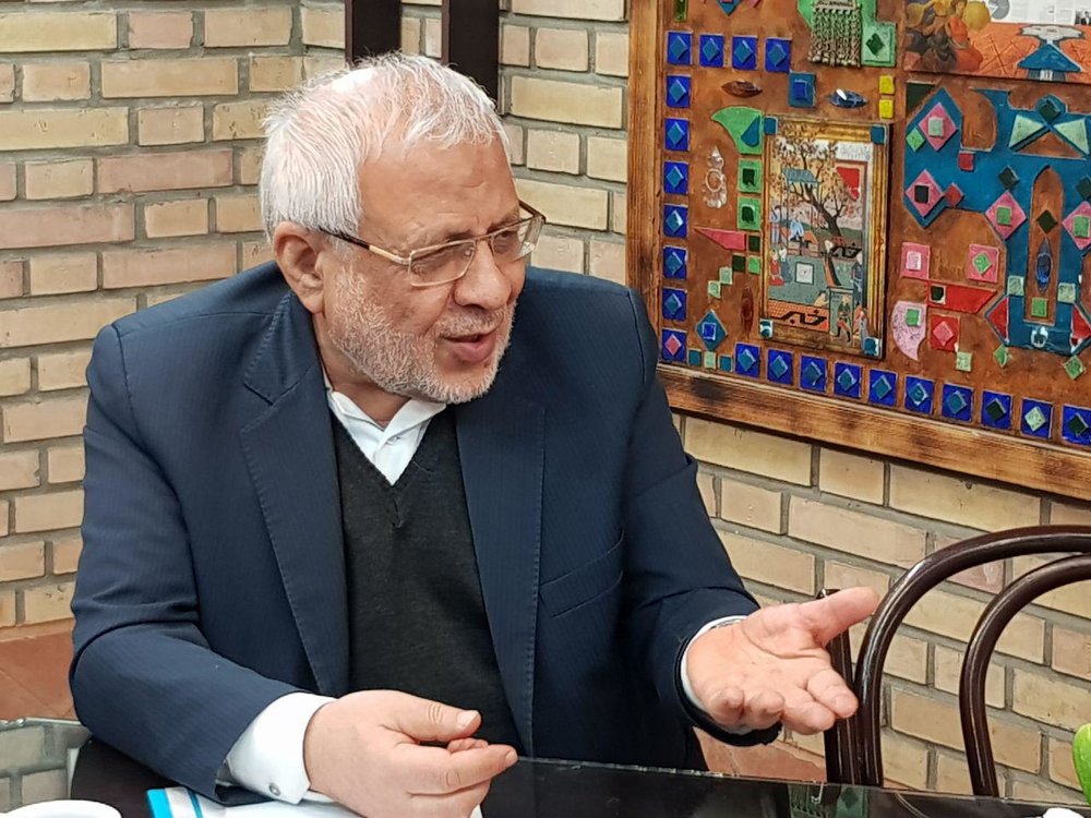 چه کسی بلیزر امام را ضدگلوله کرد؟ / ماجرای بد شدن حال امام در بهشت زهرا / حمل قمه توسط برخی از اعضای کمیته استقبال از امام