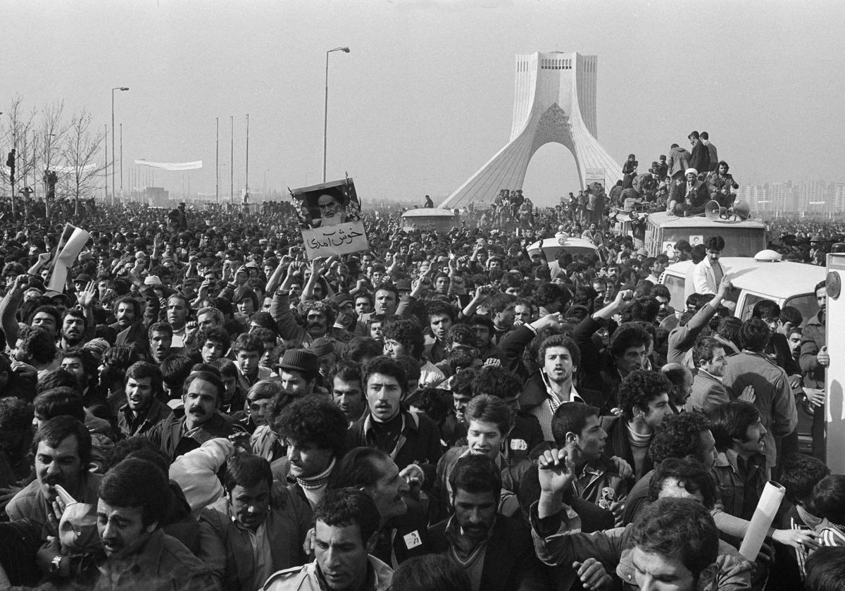 حال و هوای تهران در ۱۲ بهمن ۵۷ از زبان خبرنگار فرانسوی + تصاویر