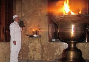 به صدا درآمدن زنگ انقلاب در آتشکده زرتشتیان یزد