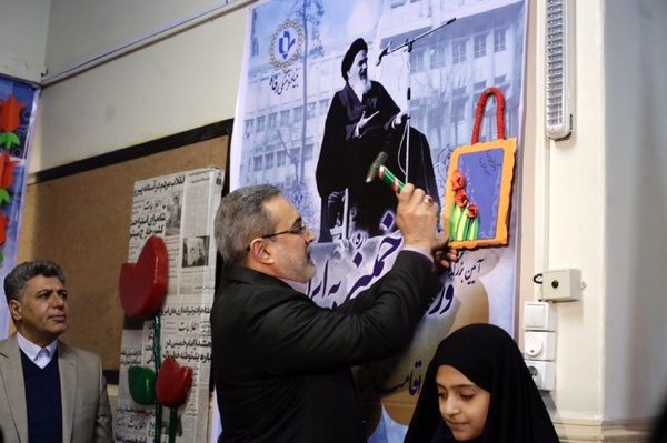 وزیر آموزش و پرورش زنگ انقلاب را نواخت
