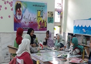 نشست جمع خوانی از کتاب های "شاه رفت" و "امام آمد" برگزار شد
