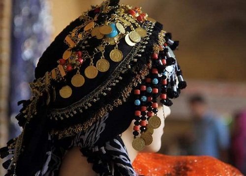 زیورهای سر و پیشانی؛ پشتوانه اقتصادی زنان قدیم کُردستانی! زیورهای سر و پیشانی؛ پشتوانه اقتصادی زنان قدیم کُردستانی!