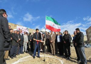 کلنگ زنی مدرسه در کوی هژار در مهاباد