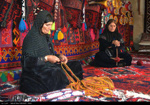 بانوان پرچمدار تولیدات صنایع دستی کشور